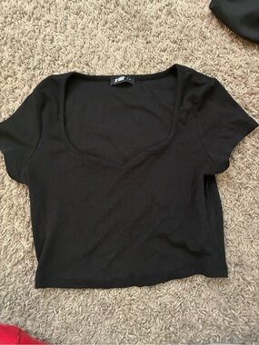 Black Scoop Neck Short Sleeve Top